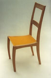Stuhl mit gelbem Tretford